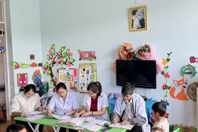 TỔ CHỨC KHÁM SỨC KHỎE ĐỊNH KỲ CHO TRẺ MẦM NON