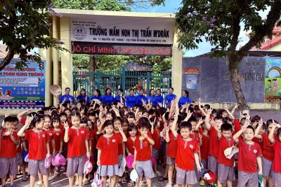 Hoạt động trải nghiệm “Tham quan trường tiểu học” của các bé mẫu giáo 5-6 tuổi trường Mầm non Thị trấn M’Drắk